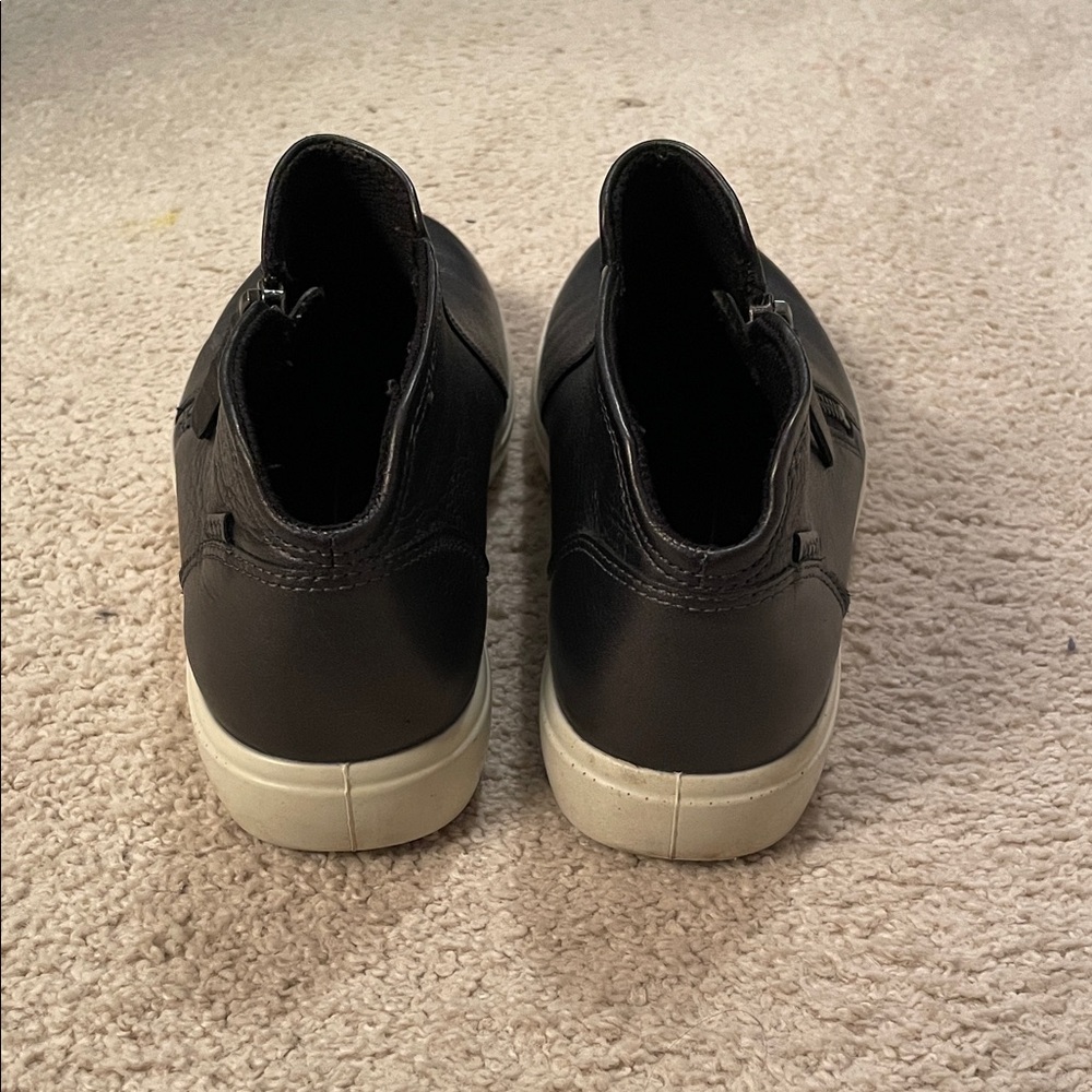 Ecco Black and White Athletic Shoes - Picture 4 of 8